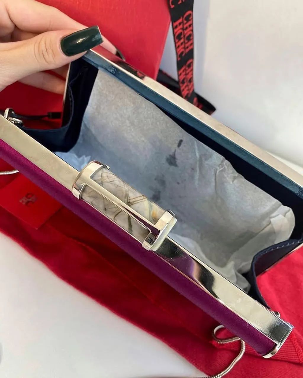 Carolina Herrera Scala Insignia Clutch in Raspberry - Foto 4