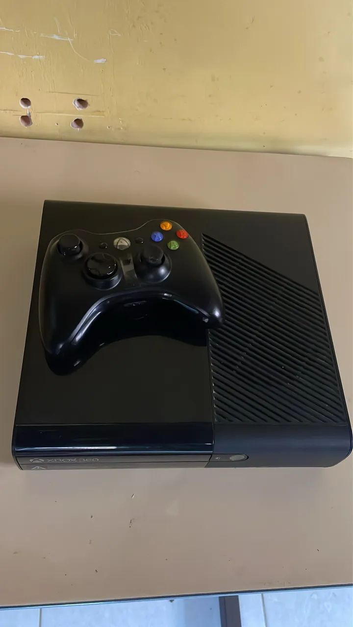 Xbox 360 Super Slim 