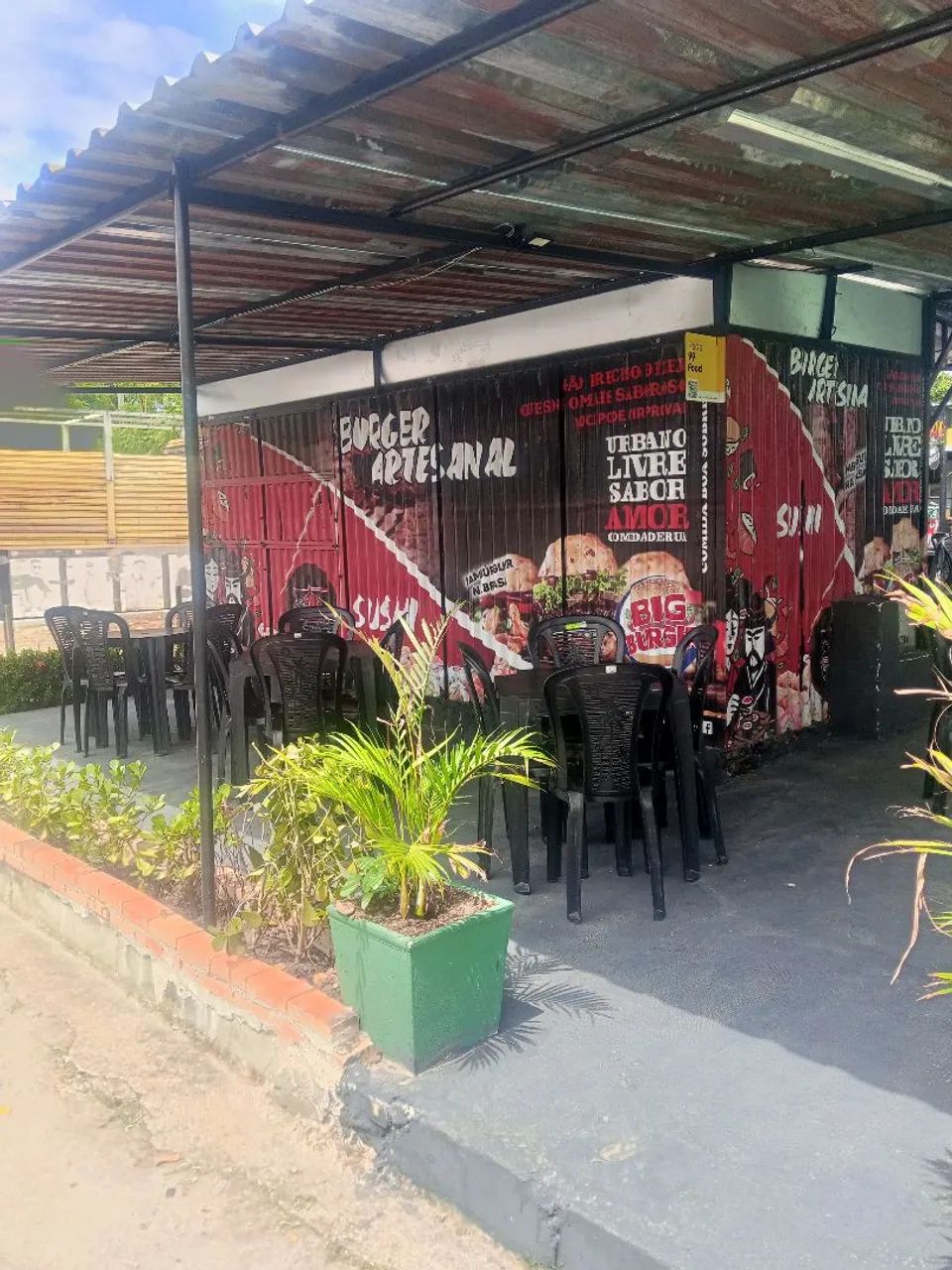 Contêiner de lanche já com o espaço na Av. Godofredo Maciel