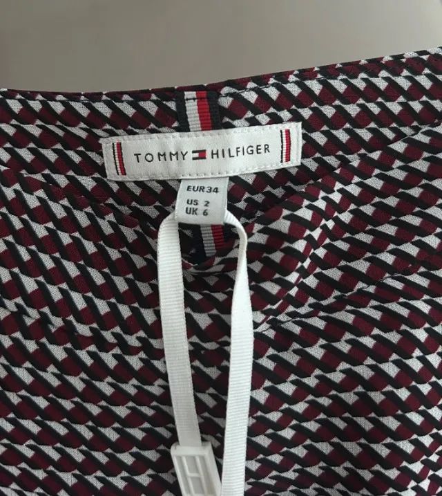 Saia da Tommy Hilfiger - Nova - Foto 3