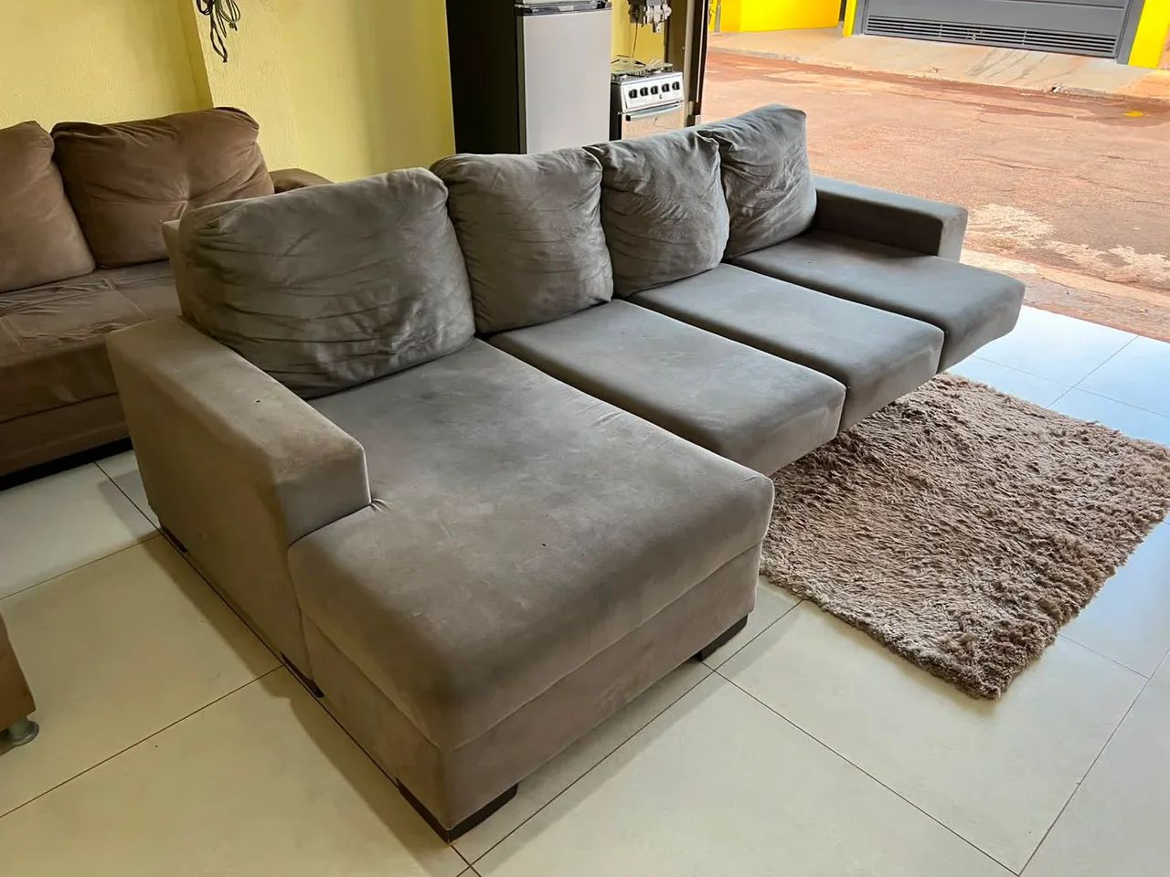 Sofá Chaise mais 3 lugares retrátil bem conservado ((ENTREGO GRATIS)) - Foto 2