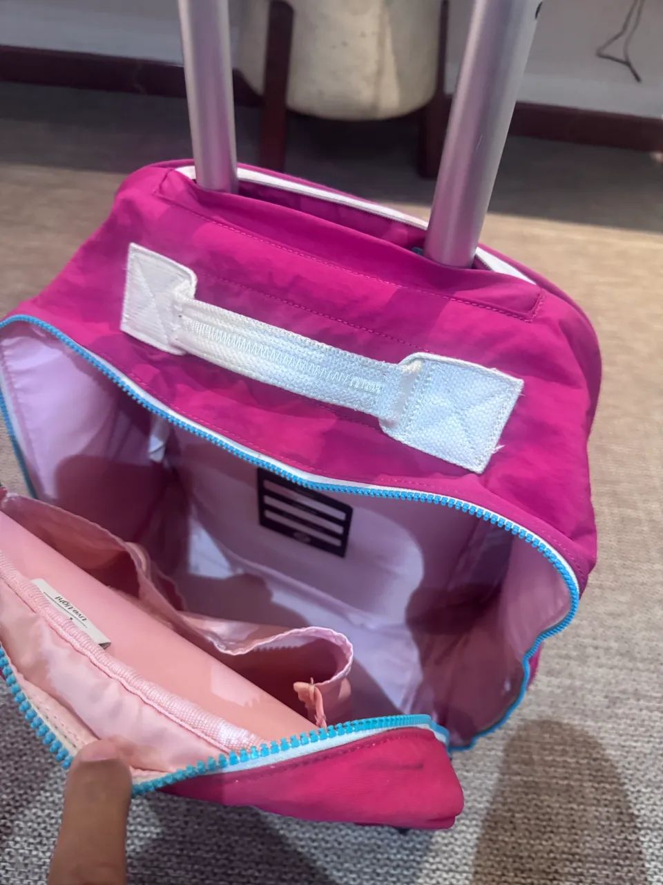 Mochila Kipling com rodinhas em ótimo estado!!! - Foto 4
