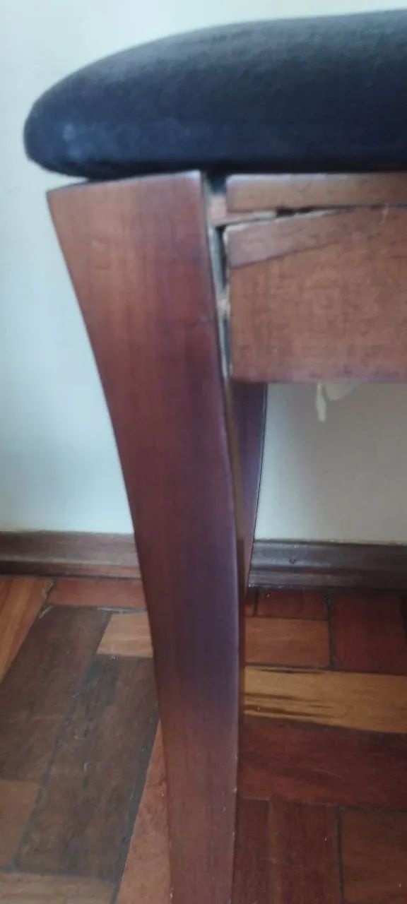 Mesa de madeira com 06 cadeiras  - Foto 4