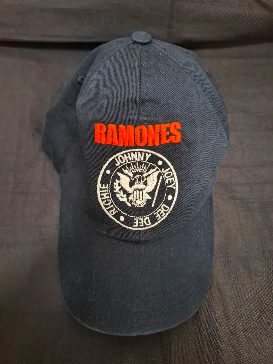Boné Ramones bordado muito novo 