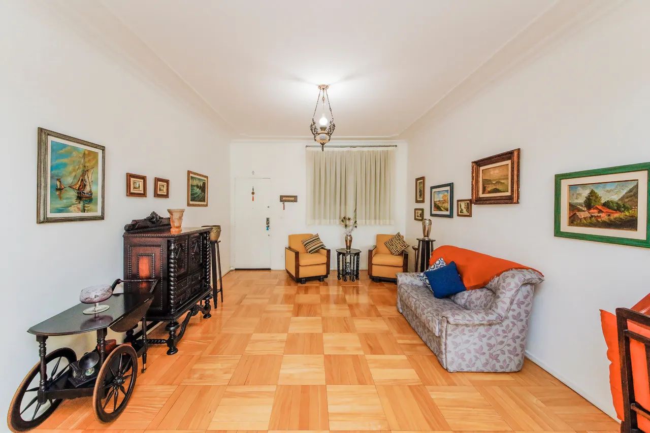 Um apartamento clássico e com ambientes amplos para venda - Foto 2