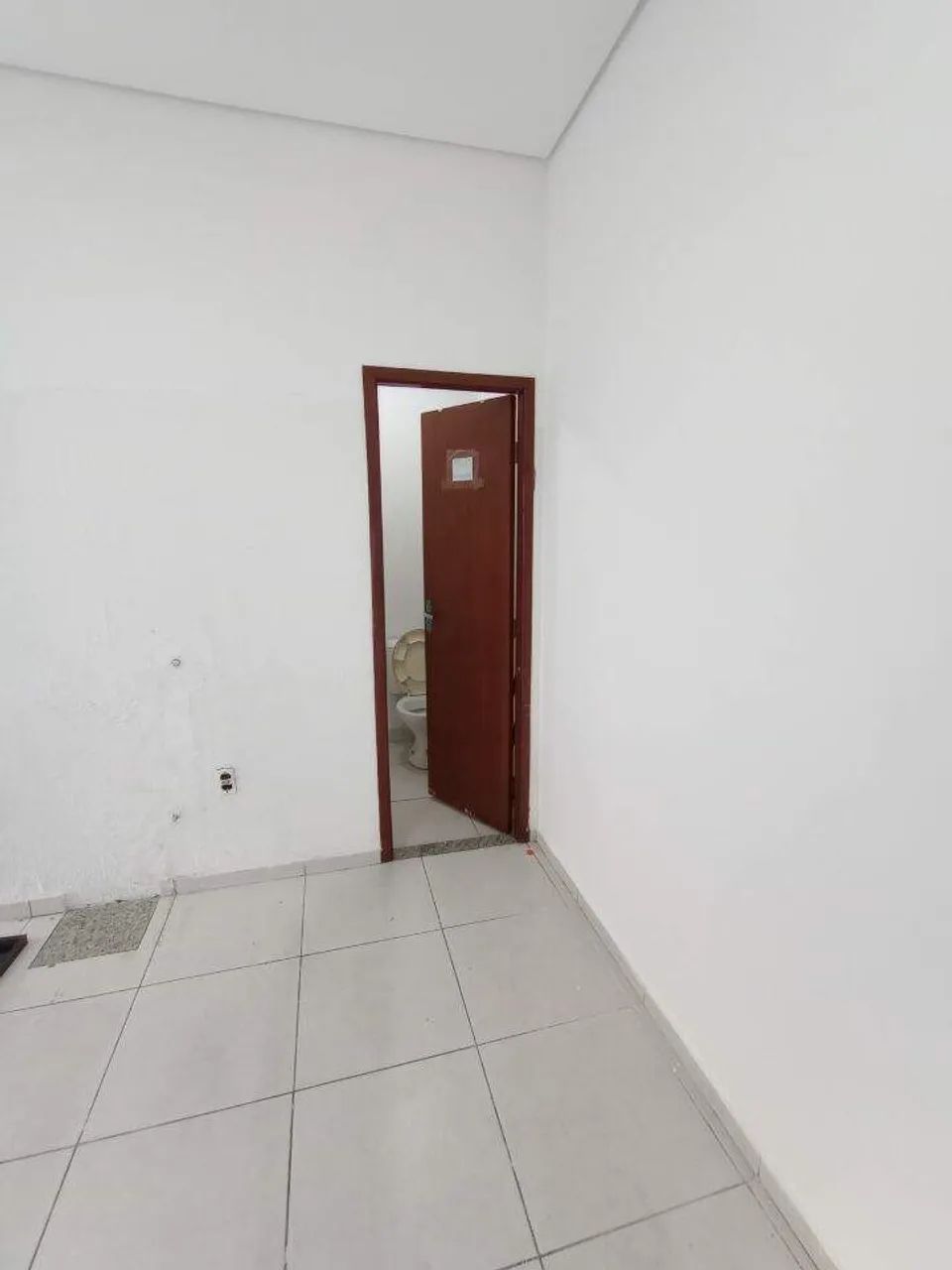 EXCELENTE LOJA NA AVENIDA SARAMENHA - Foto 5