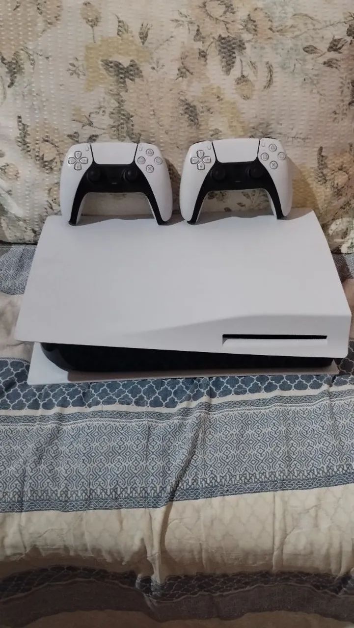 Playstation 5 slim com leitor de disco e 2 controles dualsense originais