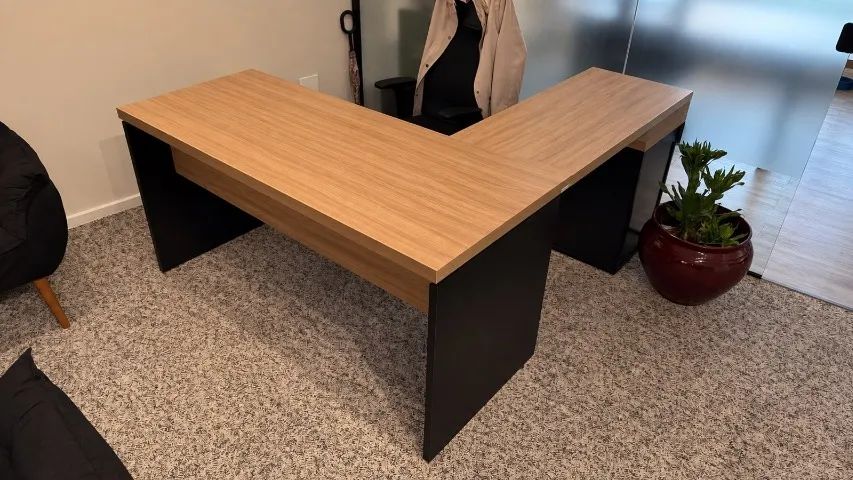 Mesa em L com gaveteiro  - Foto 3