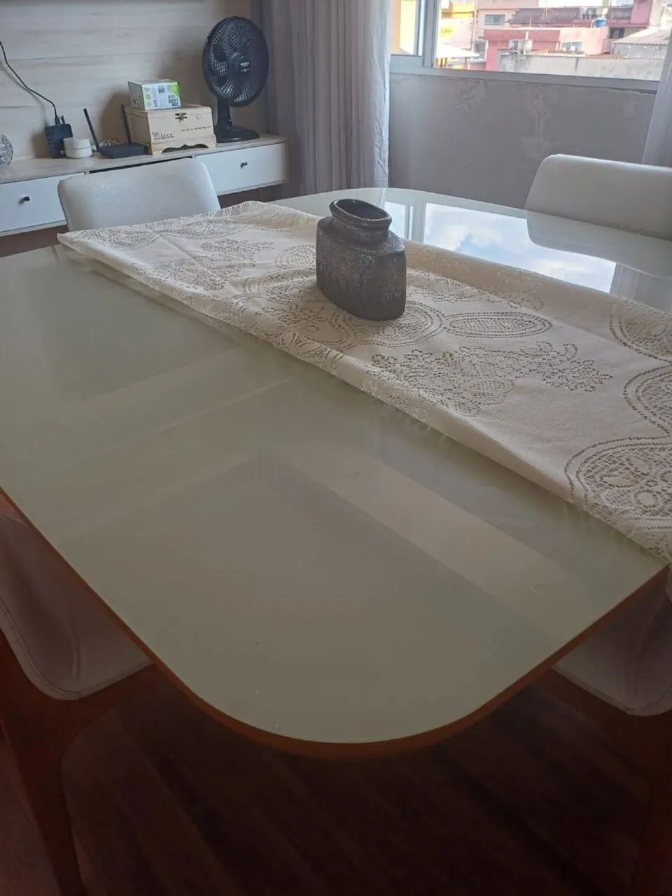 Vendo mesa laqueada 4 cadeiras  - Foto 2