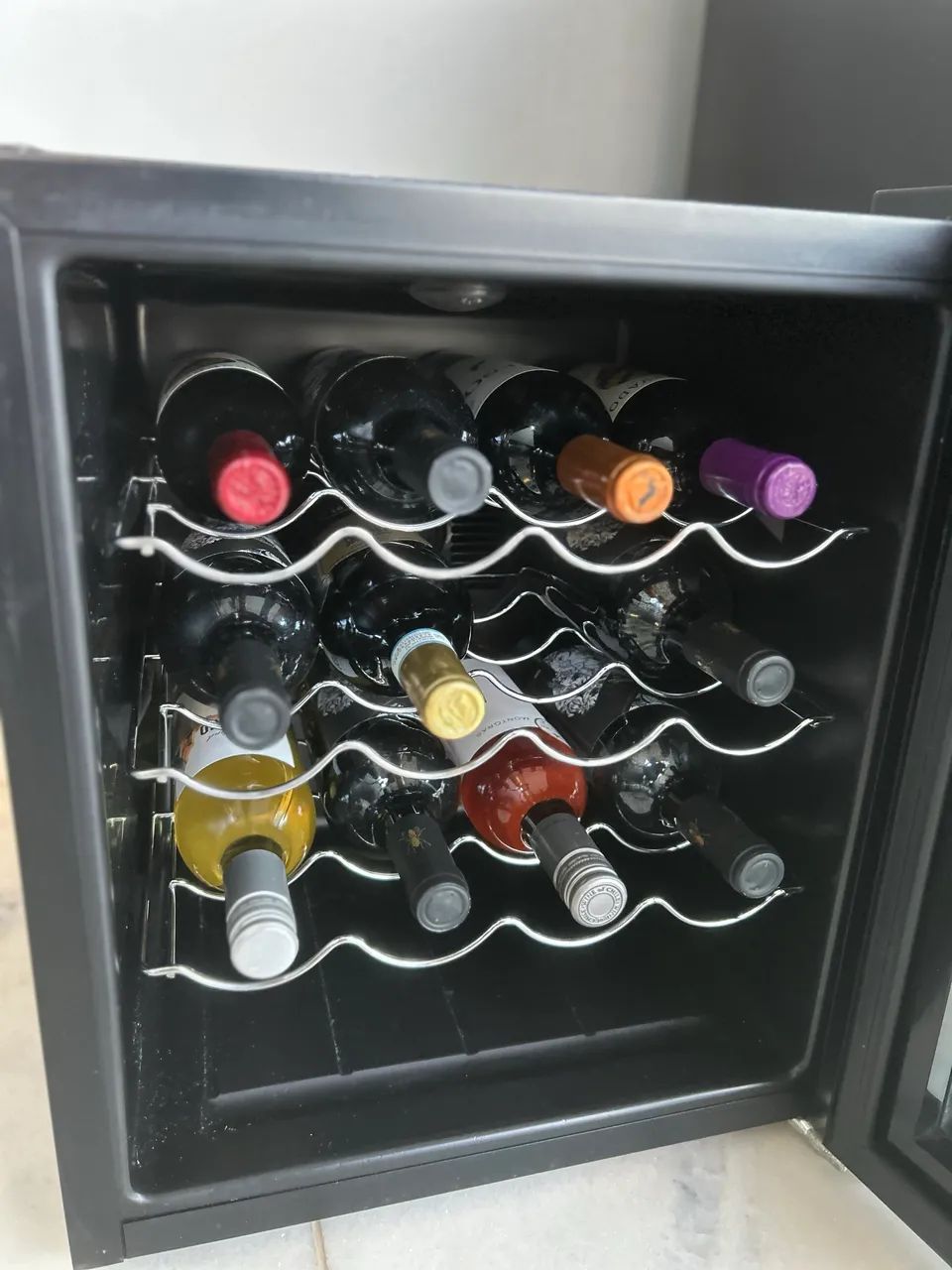 Adega de vinhos 16 garrafas 