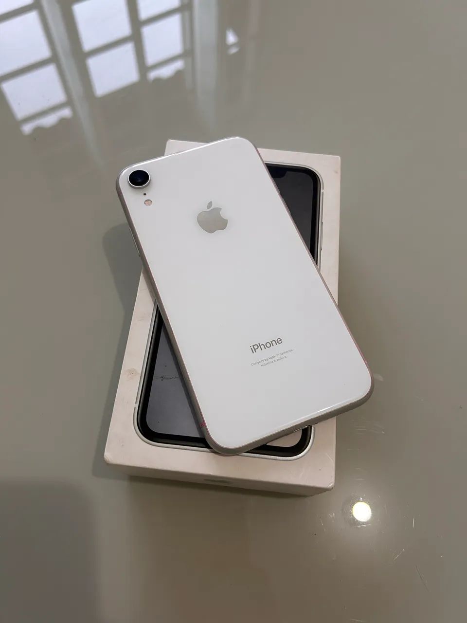 iPhone XR branco 128 gigas 