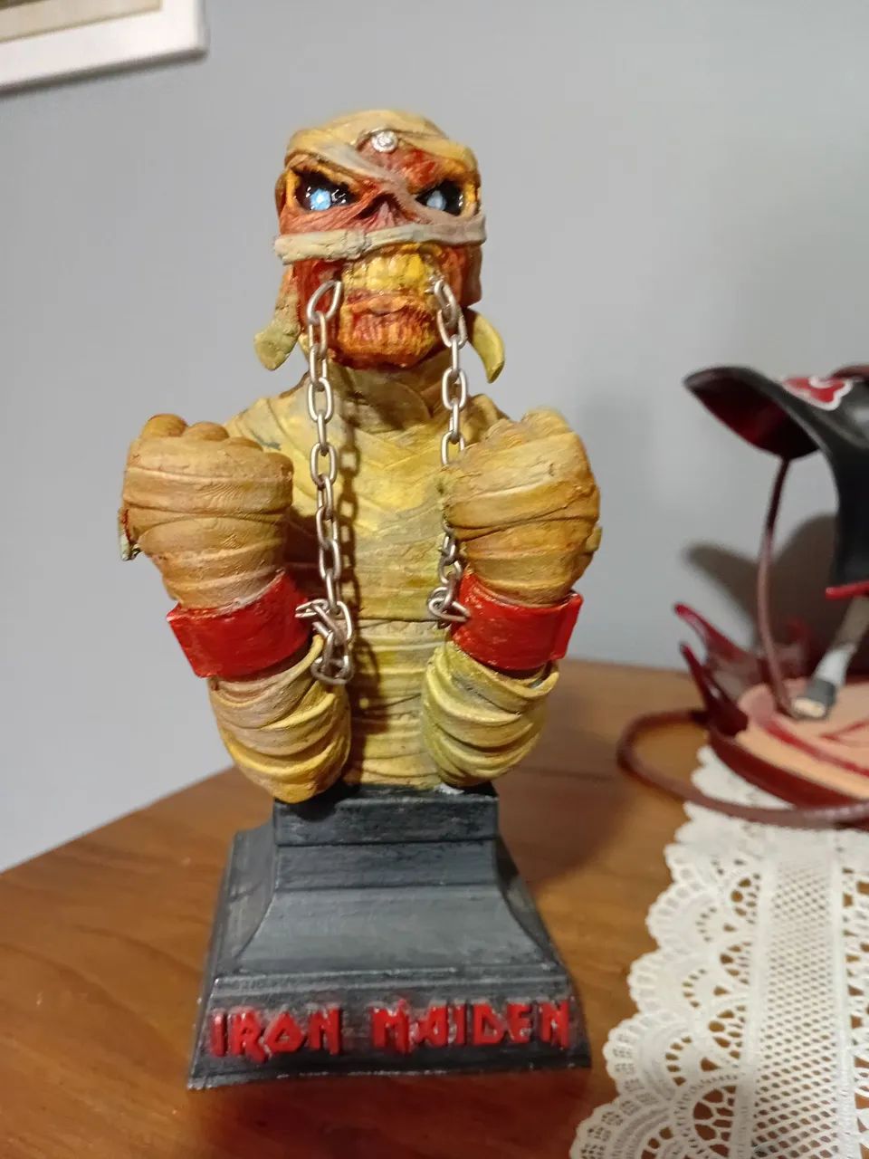 Iron maiden busto de resina