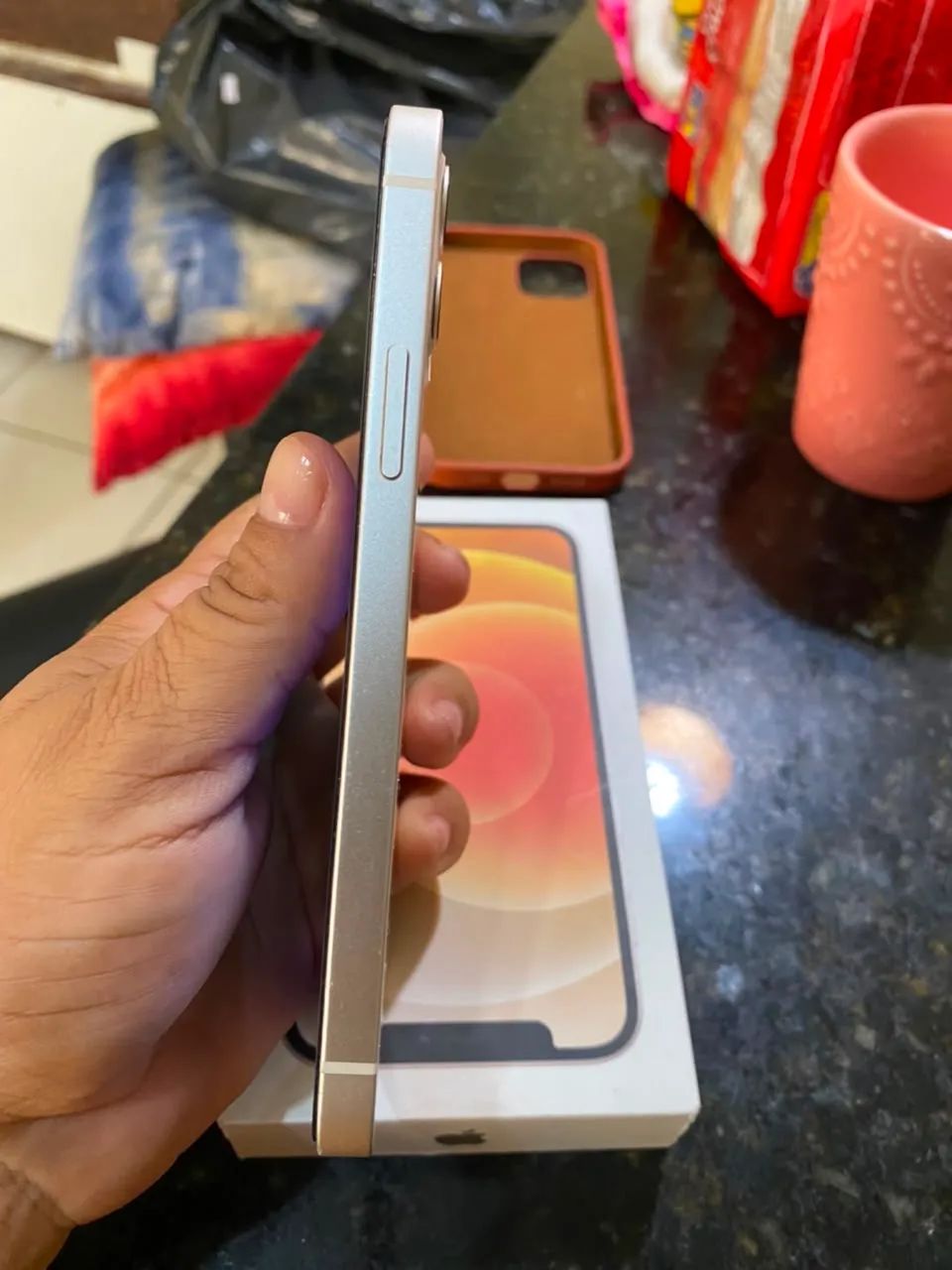 Vendo um iPhone 12 semi novo - Foto 4