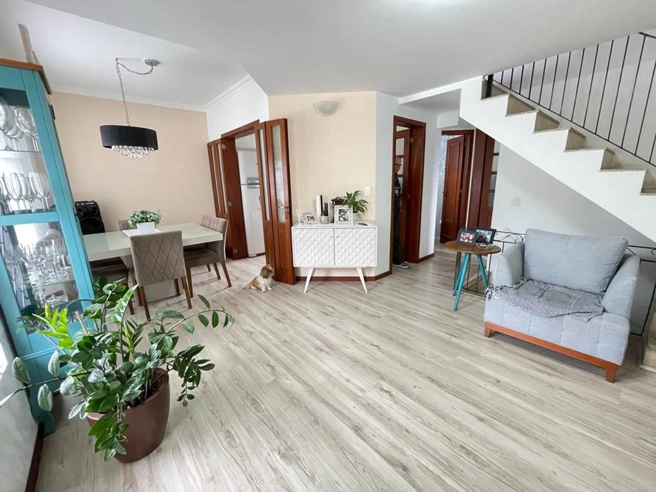 Casa Triplex com 4 dormitórios 1 suíte, 2 vagas cobertas no Bairro Estreito/Florianópolis - Foto 2