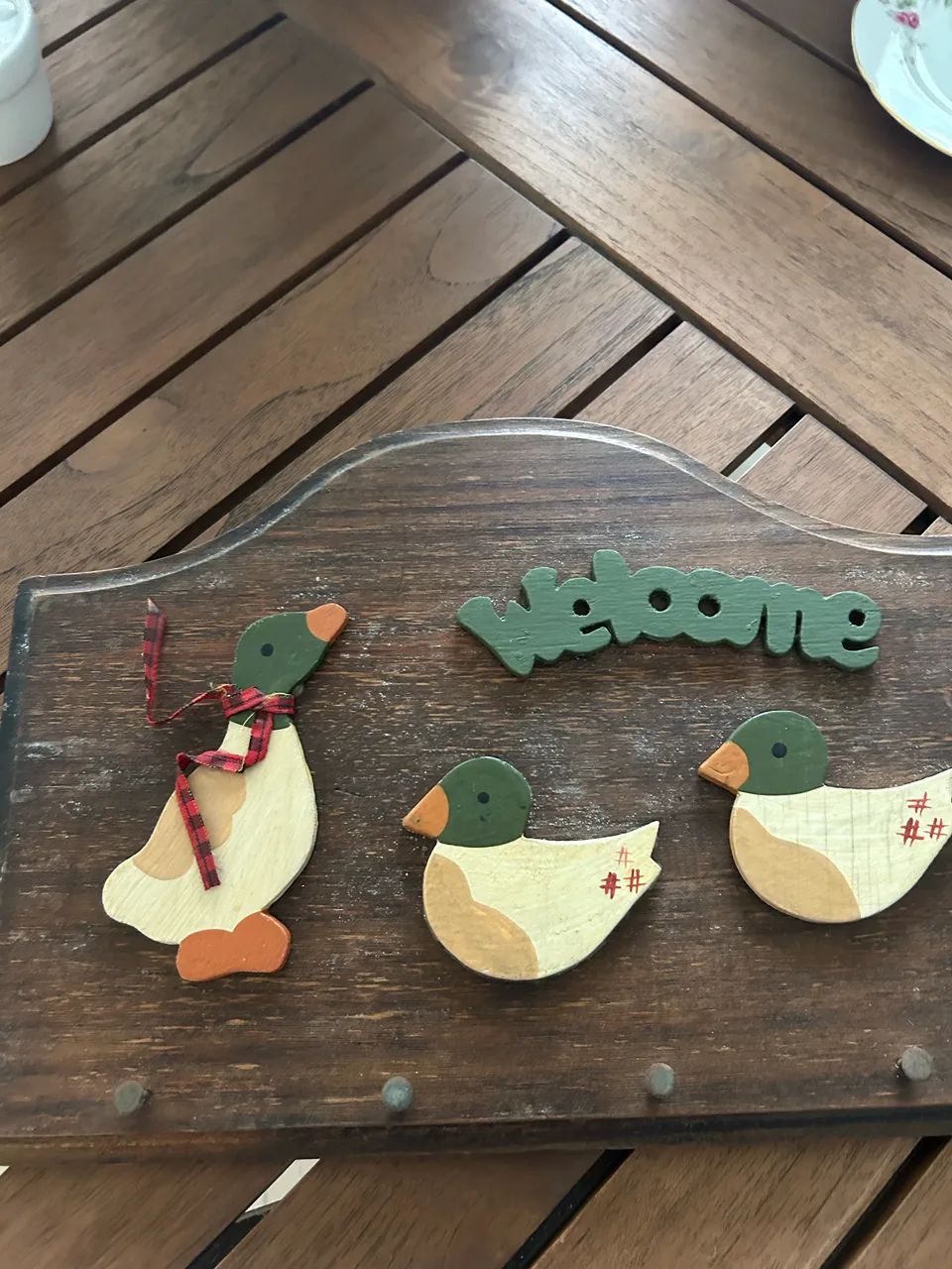 Porta chaves em madeira vintage com patos 