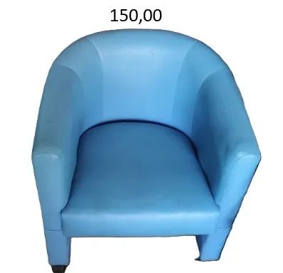 Poltrona em courinho azul com pés