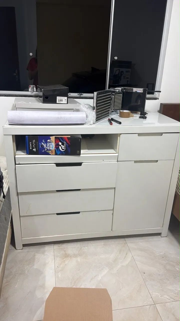 Cômoda 4 gavetas e 1 sapateiro 