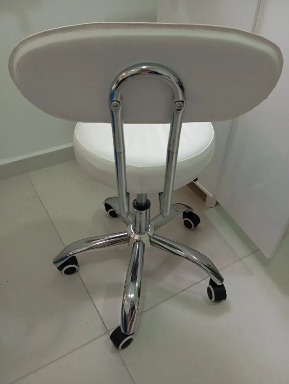 Mocho com encosto Branco - Foto 2