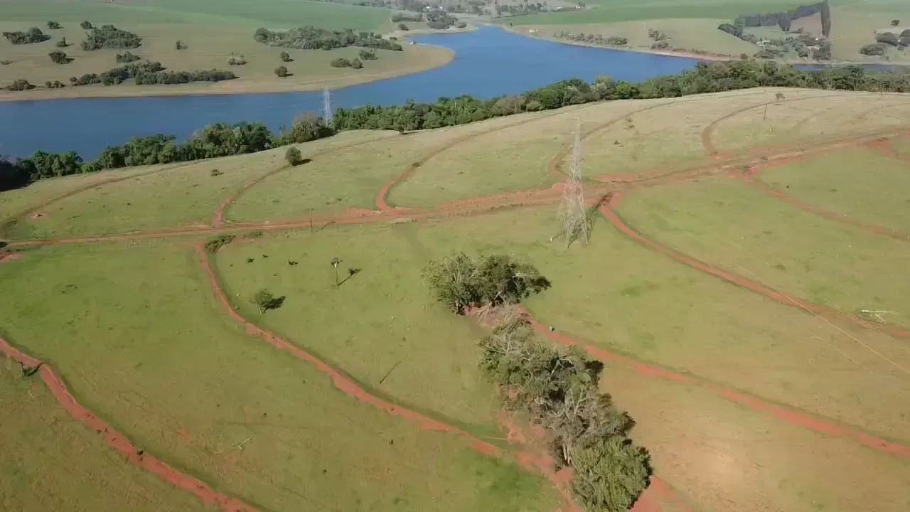 OPORTUNIDADE COM ÓTIMO PREÇO- SITIO EM PIRAJU- DIVISA COM A REPRESA - Foto 3