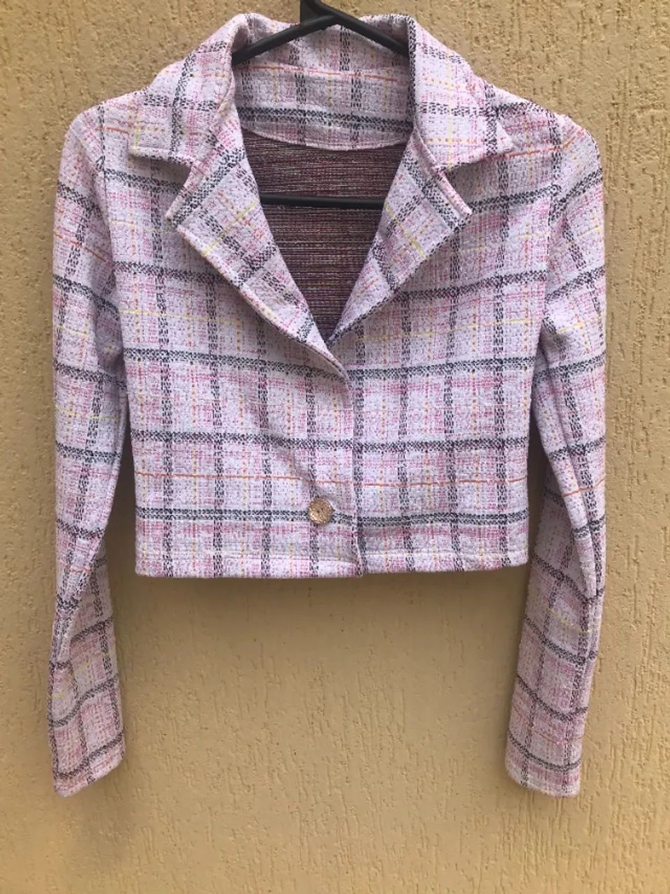 Casaquinho Branco E Rosa Curtinho da Marca Explosão Total