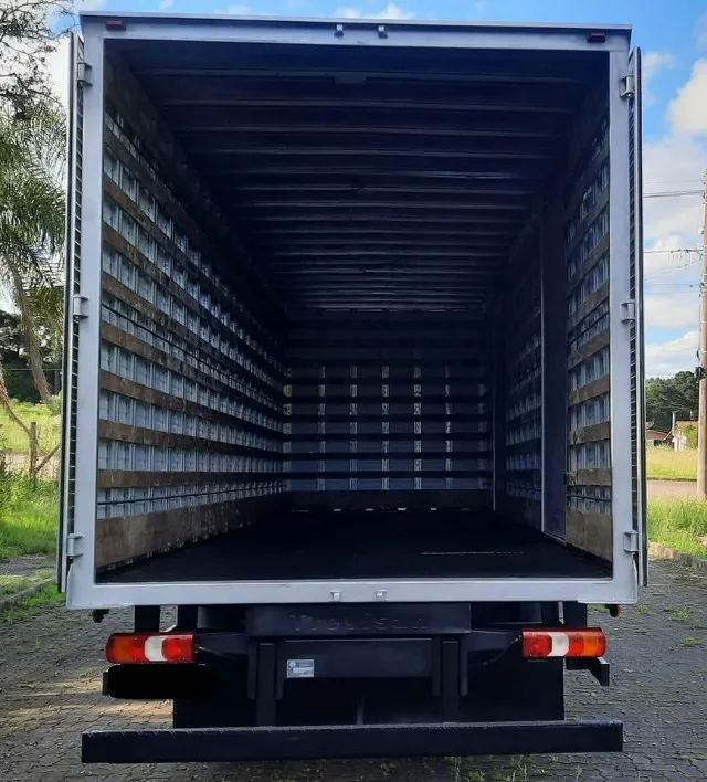 Mb Accelo 1316 6x2 - 2015 Baú  - Foto 5