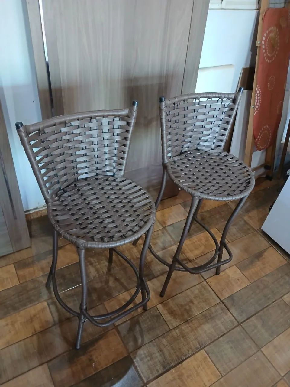 VENDO ESSAS DUAS BANQUETAS  - Foto 2