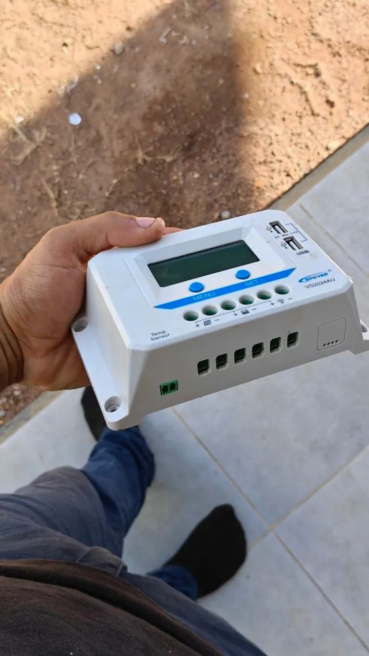 VENDO CONTROLADOR DE CARGA 12V OU 24V 20A - Foto 2