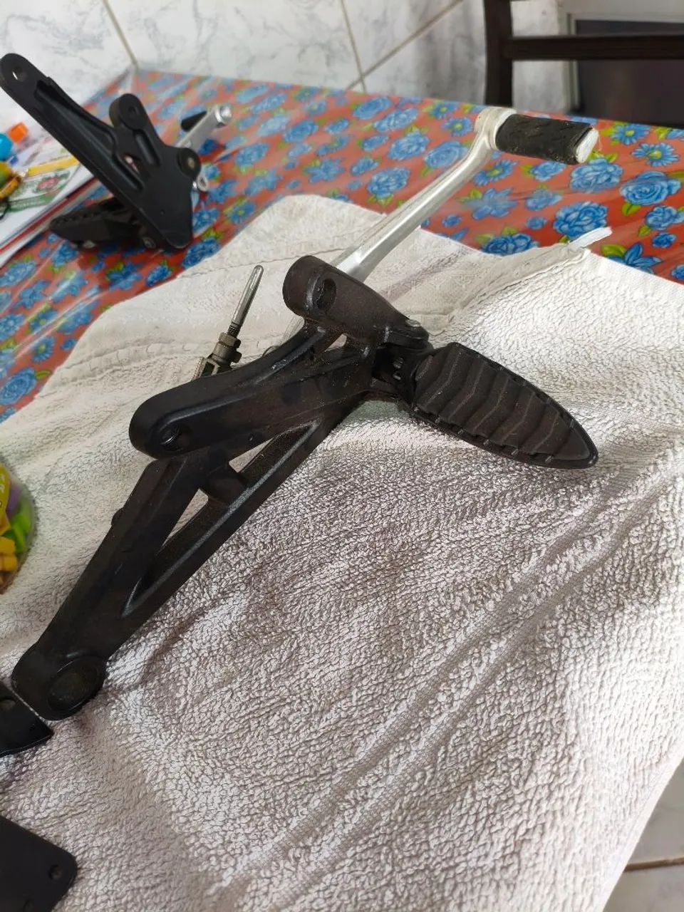 Pedaleiras originais e manetes de freio e embreagem e bolha frontal Ducati Diavel - Foto 4