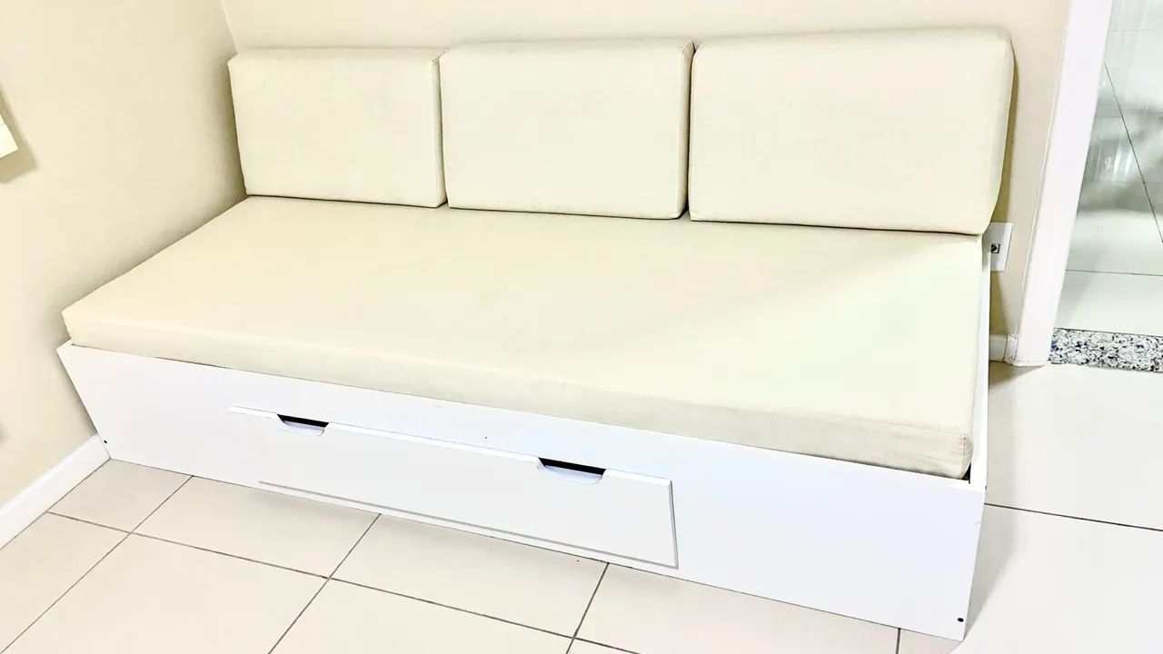 Sofá-Cama em MDF Branco com Gaveta + Colchão e Encosto