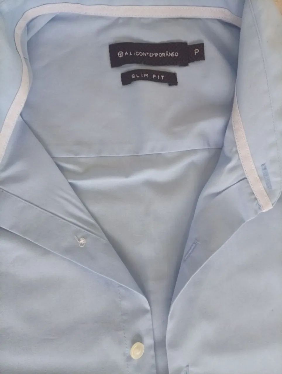 Camisa social slim azul clara super conservada - Foto 3
