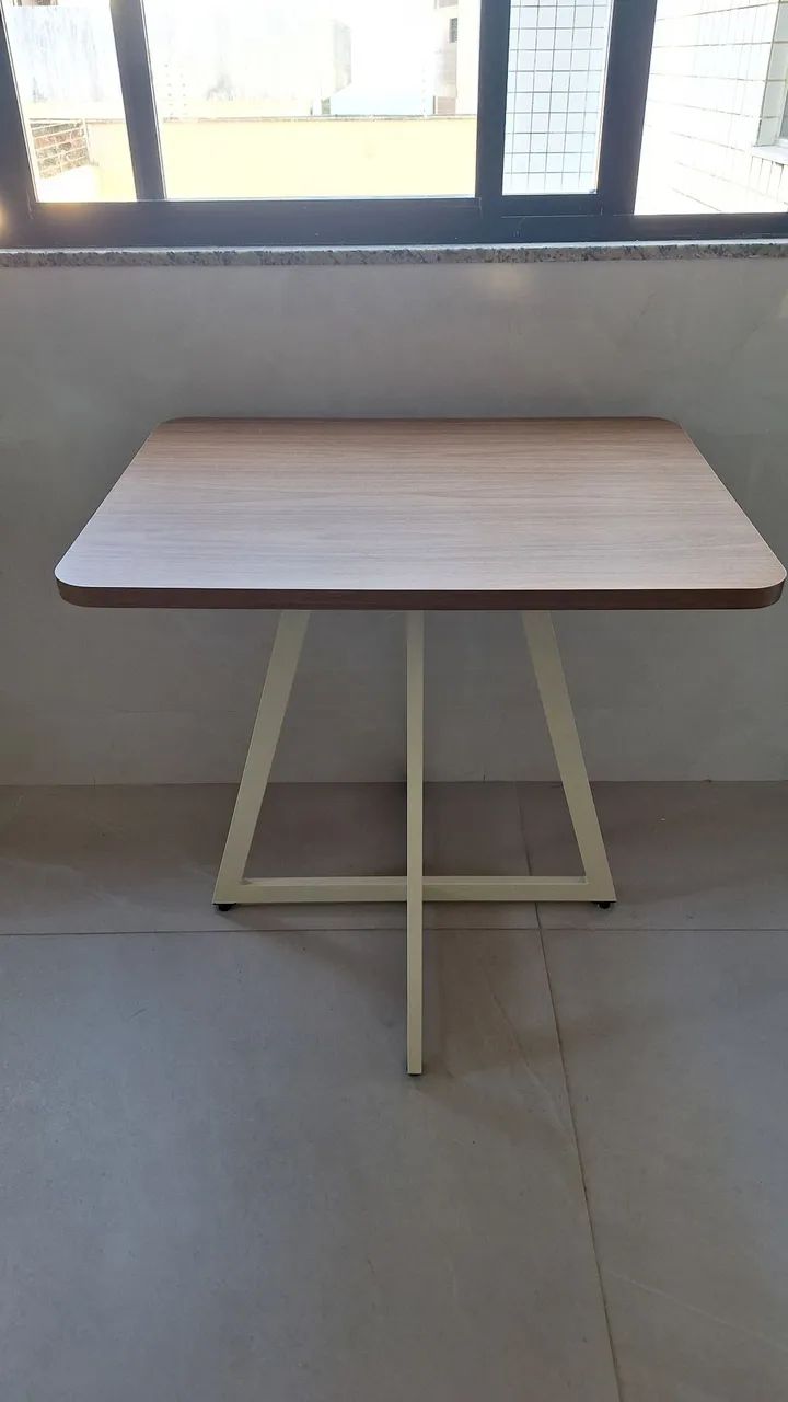 Mesa 80x60cm