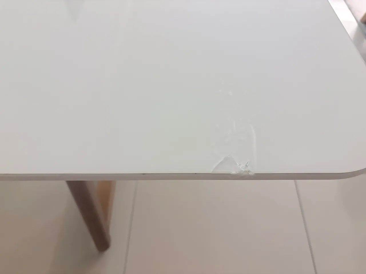 Mesa 1,40m x 0,90m madeira maciça Sier