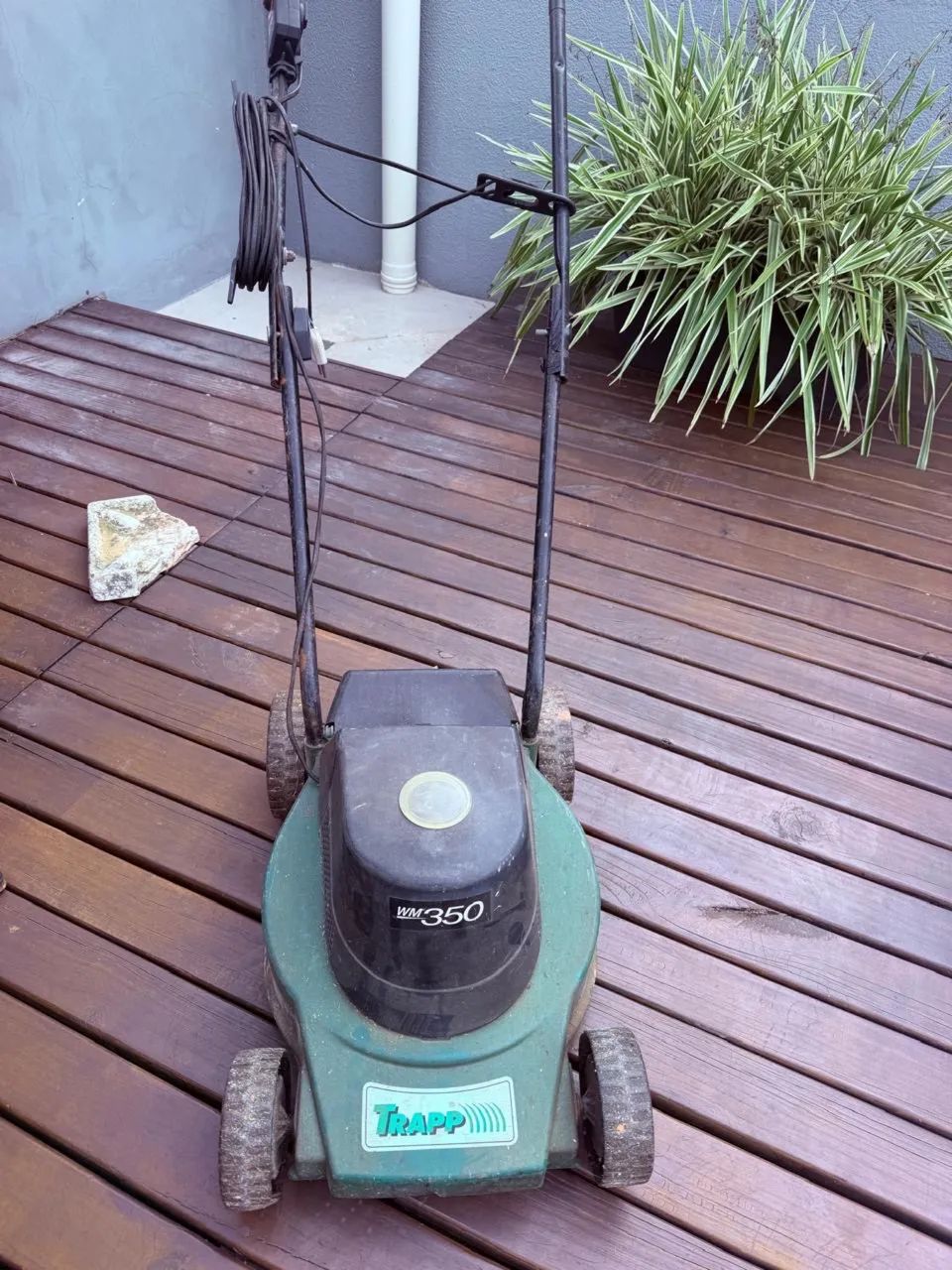 Máquina de cortar grama 