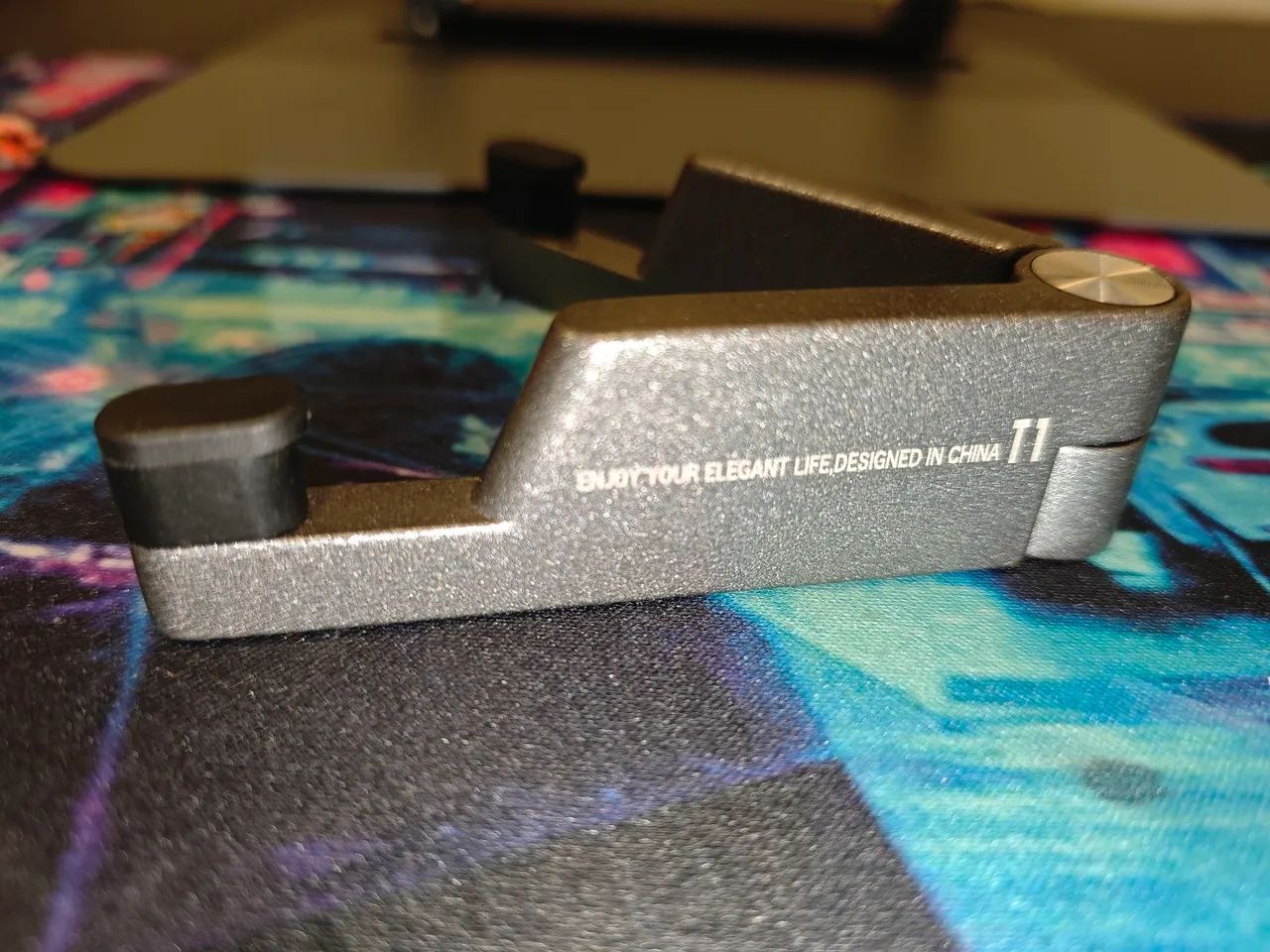 Mini suporte de alumínio para celulares e tablets (NOVO) - Foto 5