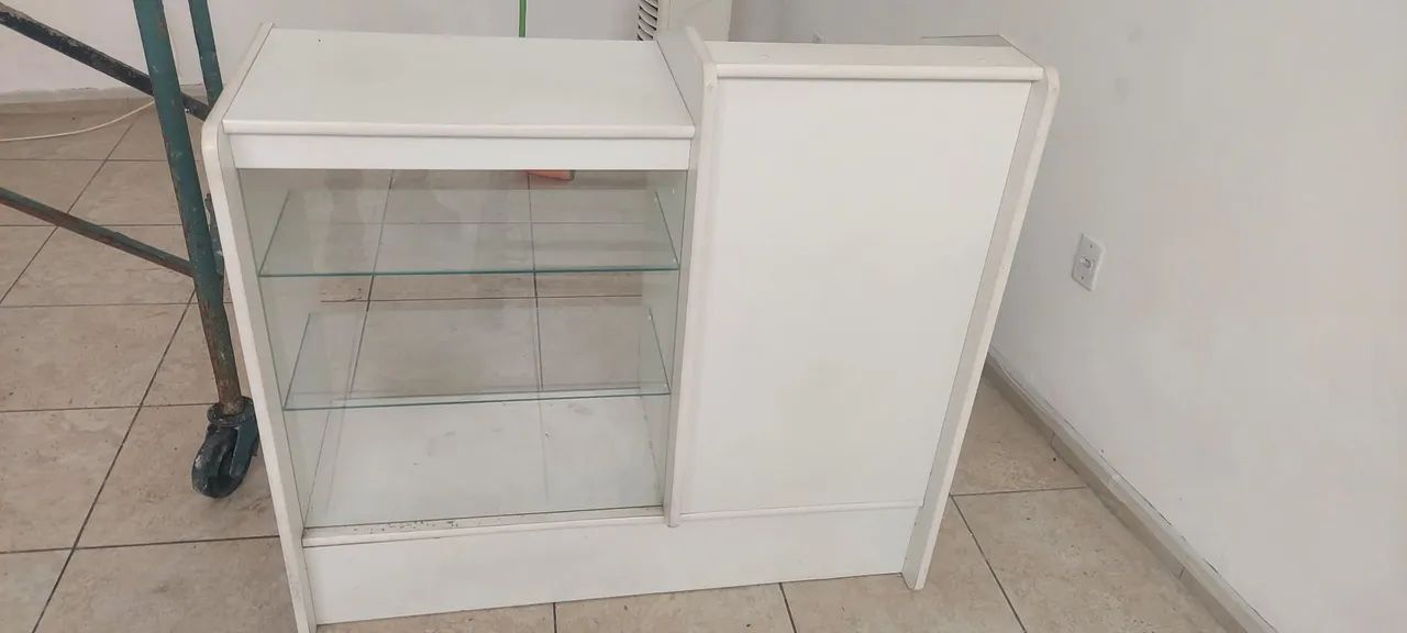 Balcão Expositor Multiuso - Branco com Vidro e Gavetas