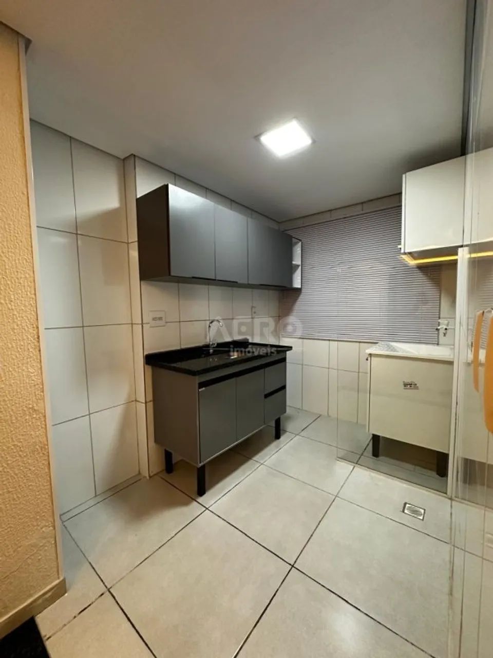 Apartamento repaginado com 2 dormitórios e 49 m² - Foto 3