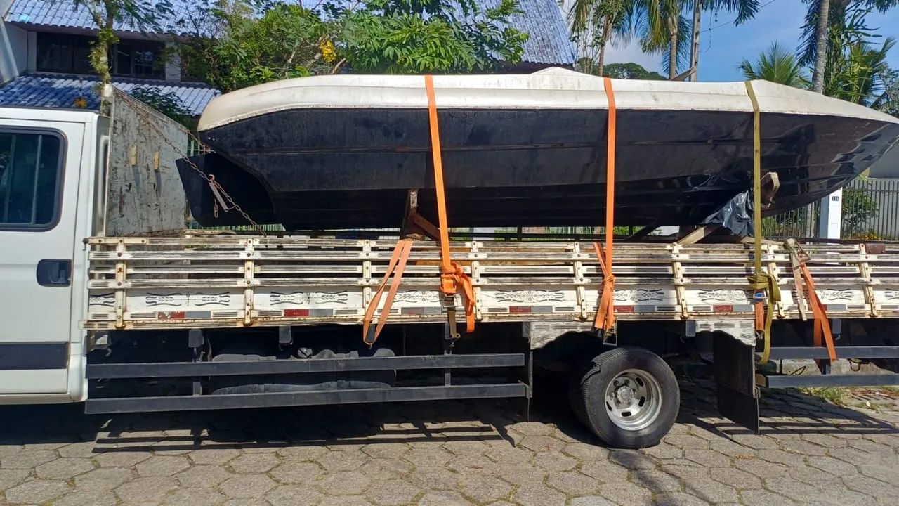 Lancha casco super resistente 