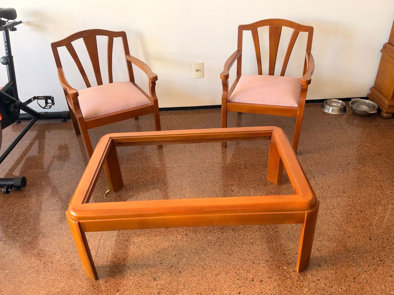 Poltronas com mesa de centro 