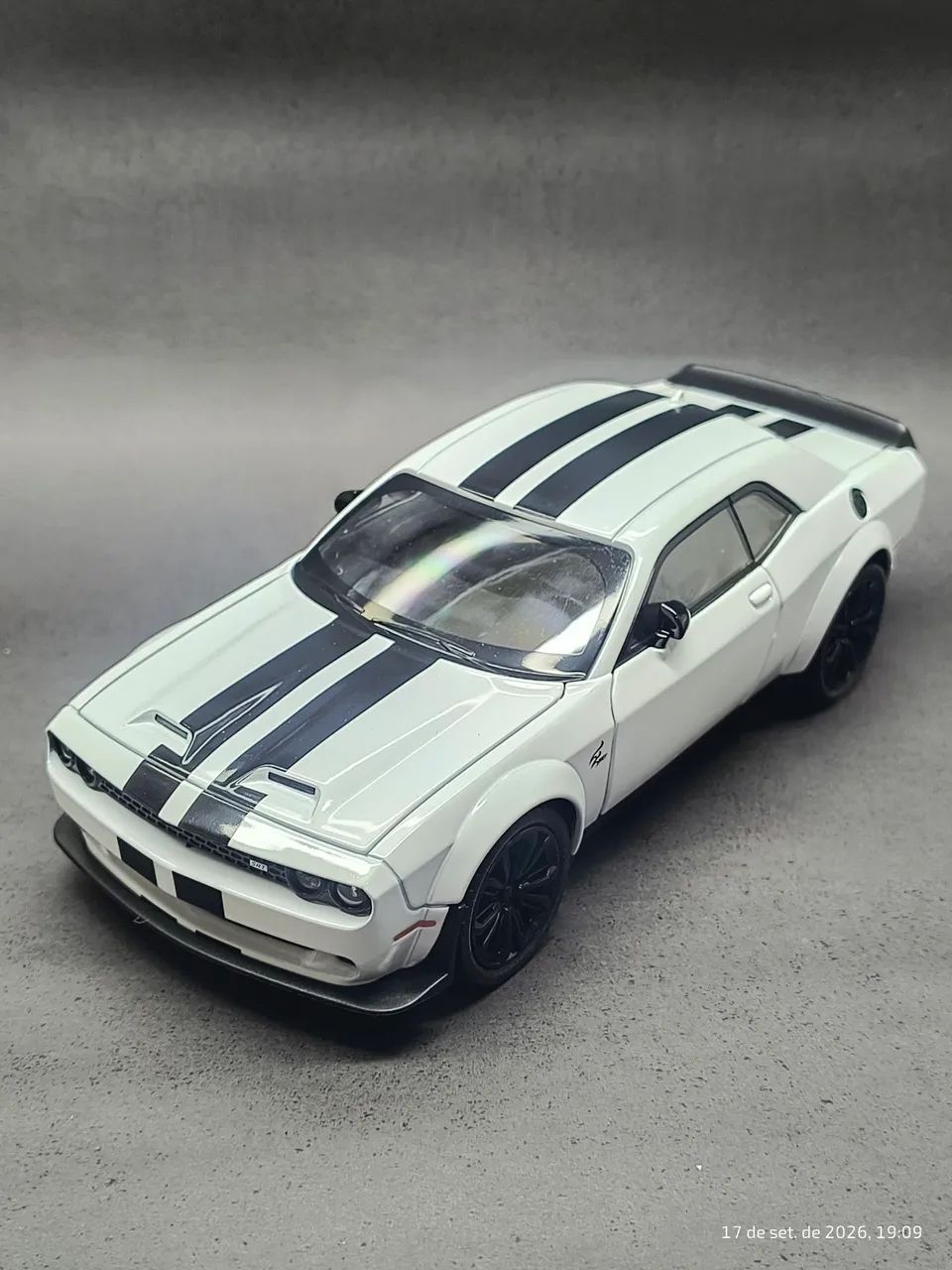 Dodge Charlenger SRT Heccallt - escala 1/24  - Foto 2