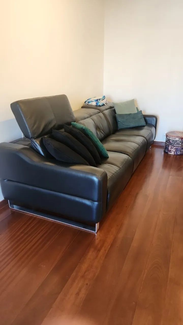 SOFÁ EM COURO PRETO ELÉTRICO RECLINÁVEL 2 M E 80 CM