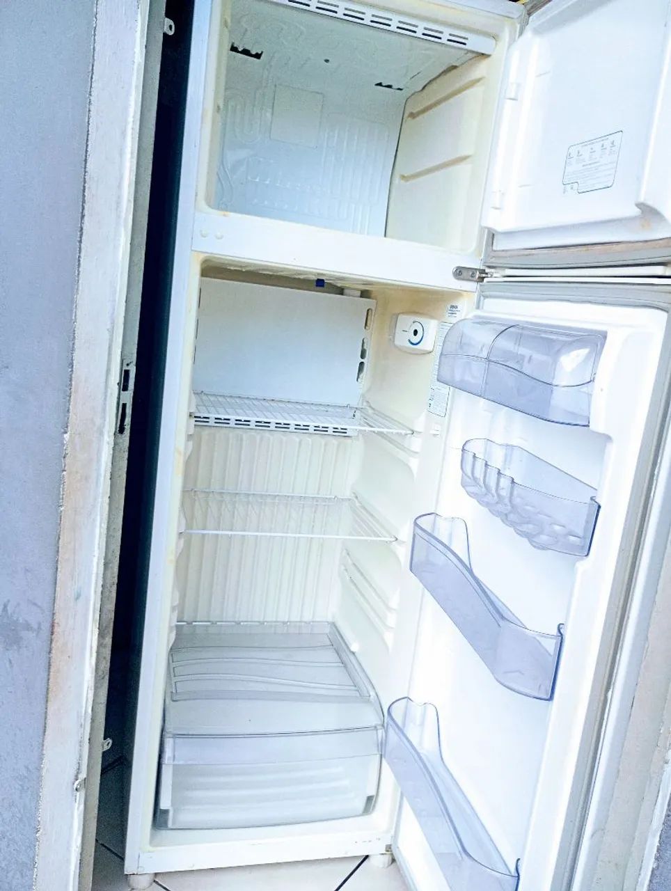 Geladeira Consul Frost Free funcionando perfeitamente vem conservada 