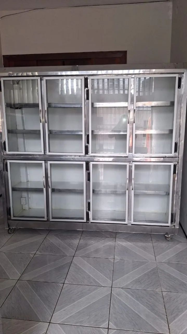 Vende-se um expositor 