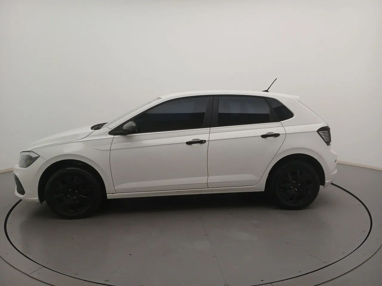 Volkswagen Polo Track 1.0 Flex 12V 5p, foto 2 de 18