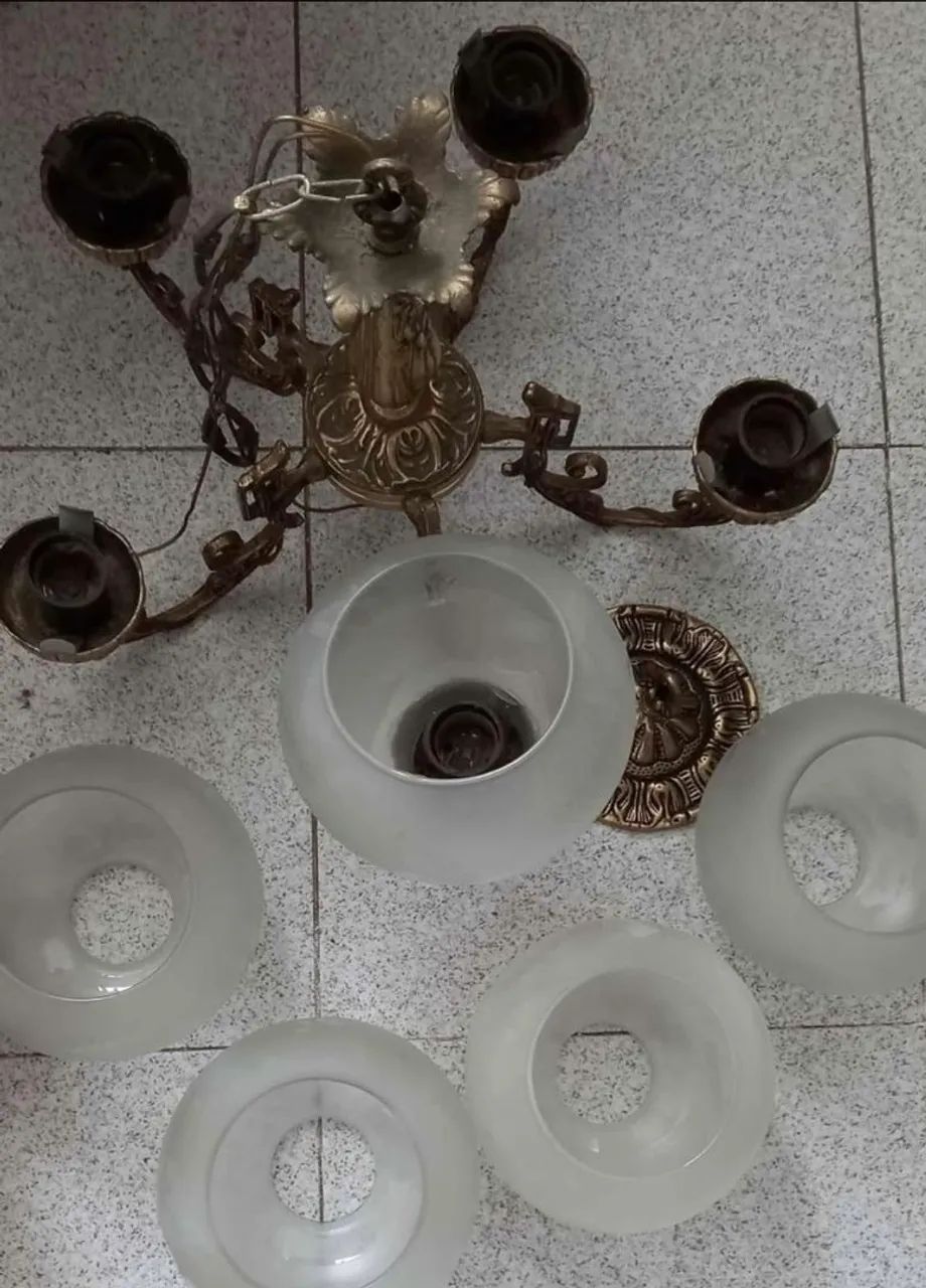 Lustre de Bronze Com 5 Cúpulas  - Foto 3