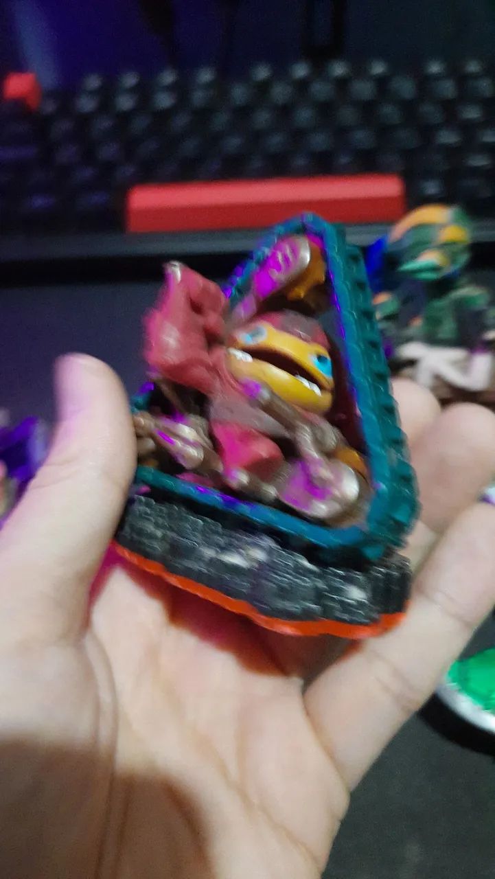 4 miniaturas Skylanders ps3 usados  - Foto 3