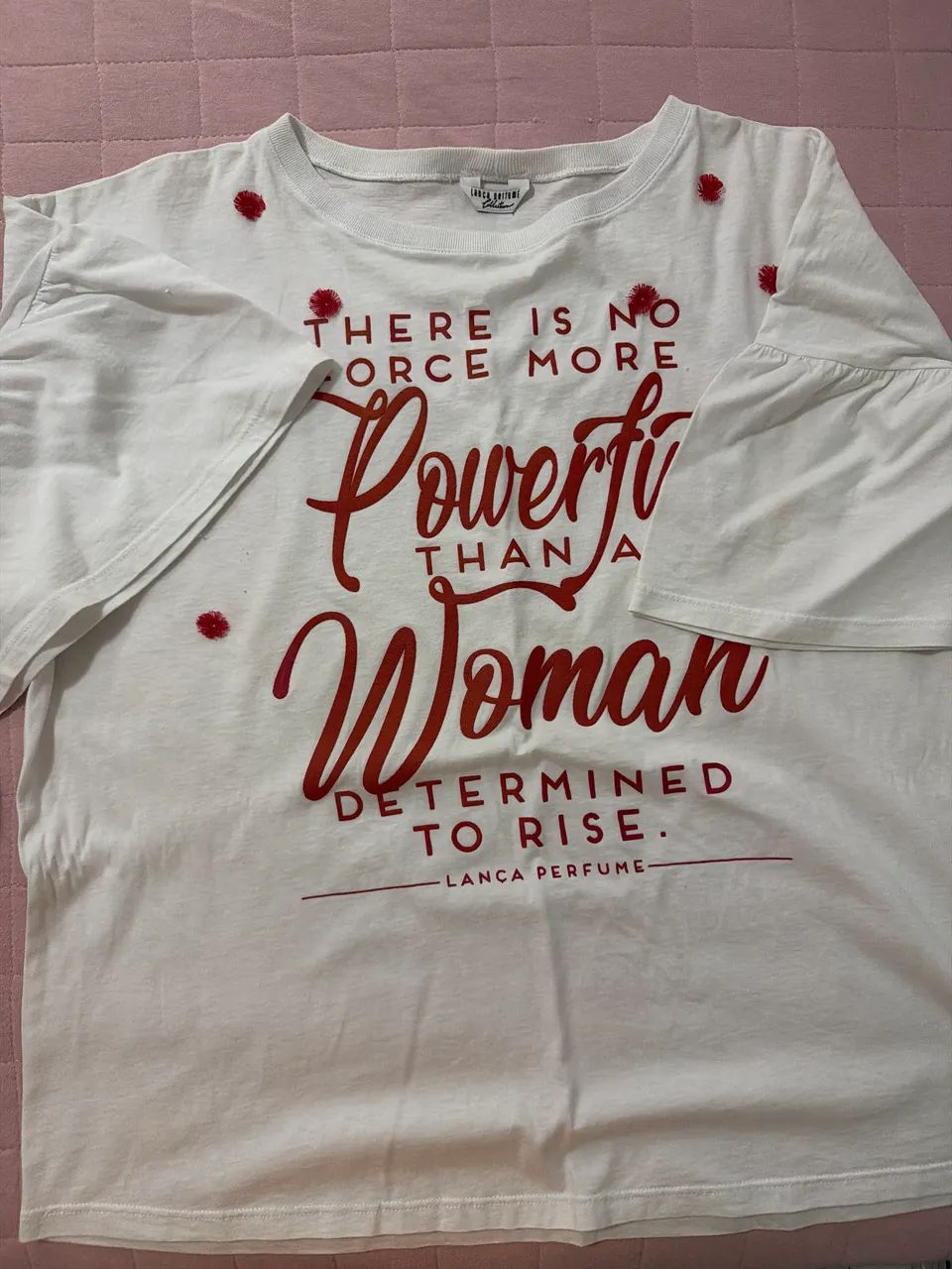 Blusa lança perfume 