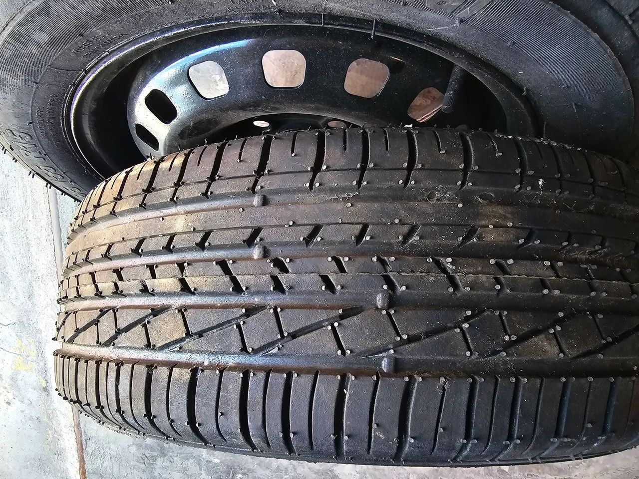 Pneus aro 15 e aro 13 novos