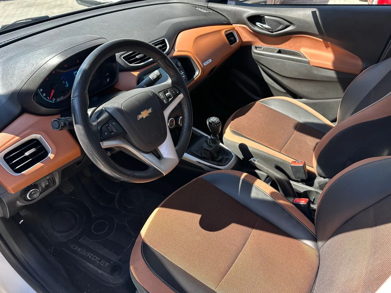 Chevrolet Onix Activ 1.4 8V Flex Mec. 4P 2018 - Foto 3
