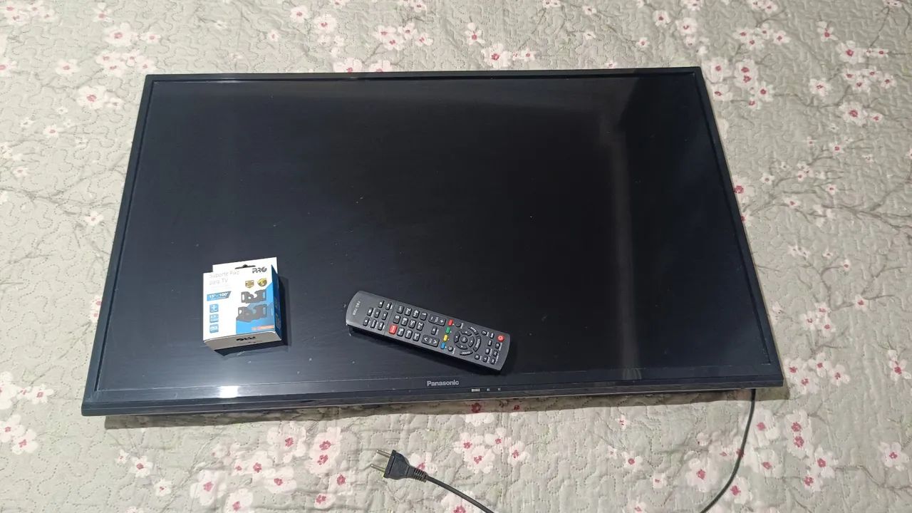 Tv Panasonic 39 polegadas( Não é smart) Ganha um suporte fixo pra colocar atrás da TV