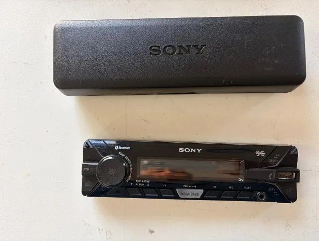 SONY DSX-A400BT FM/AM Digital MEDIA Bluetooth RECEIVER.